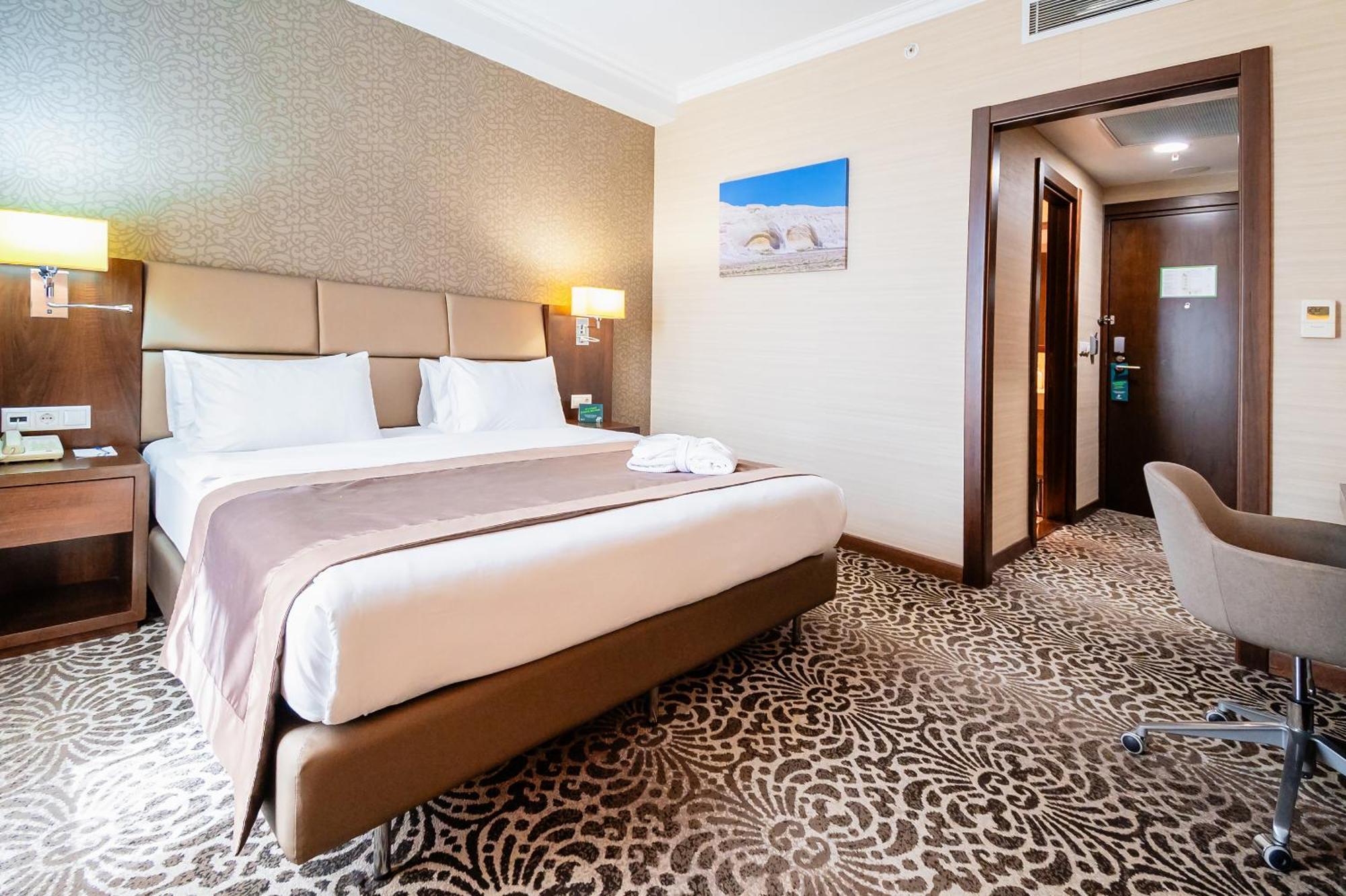 Holiday Inn Aktau By Ihg Exterior photo