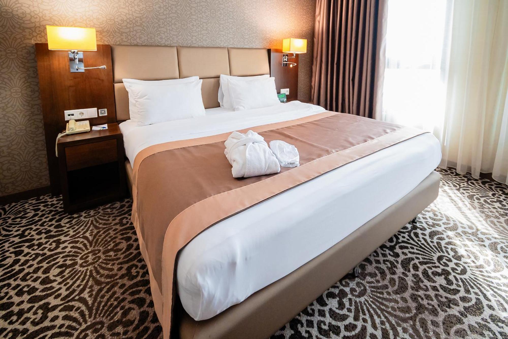 Holiday Inn Aktau By Ihg Exterior photo