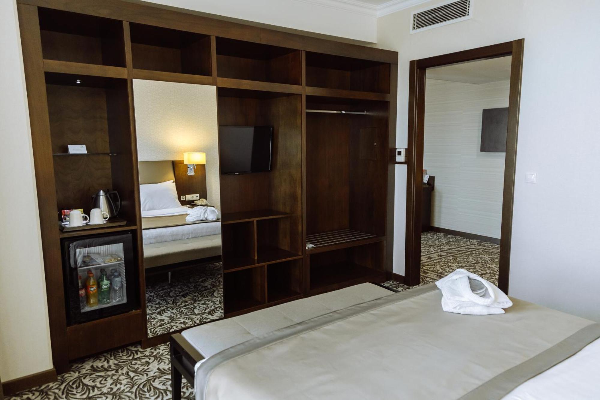 Holiday Inn Aktau By Ihg Exterior photo