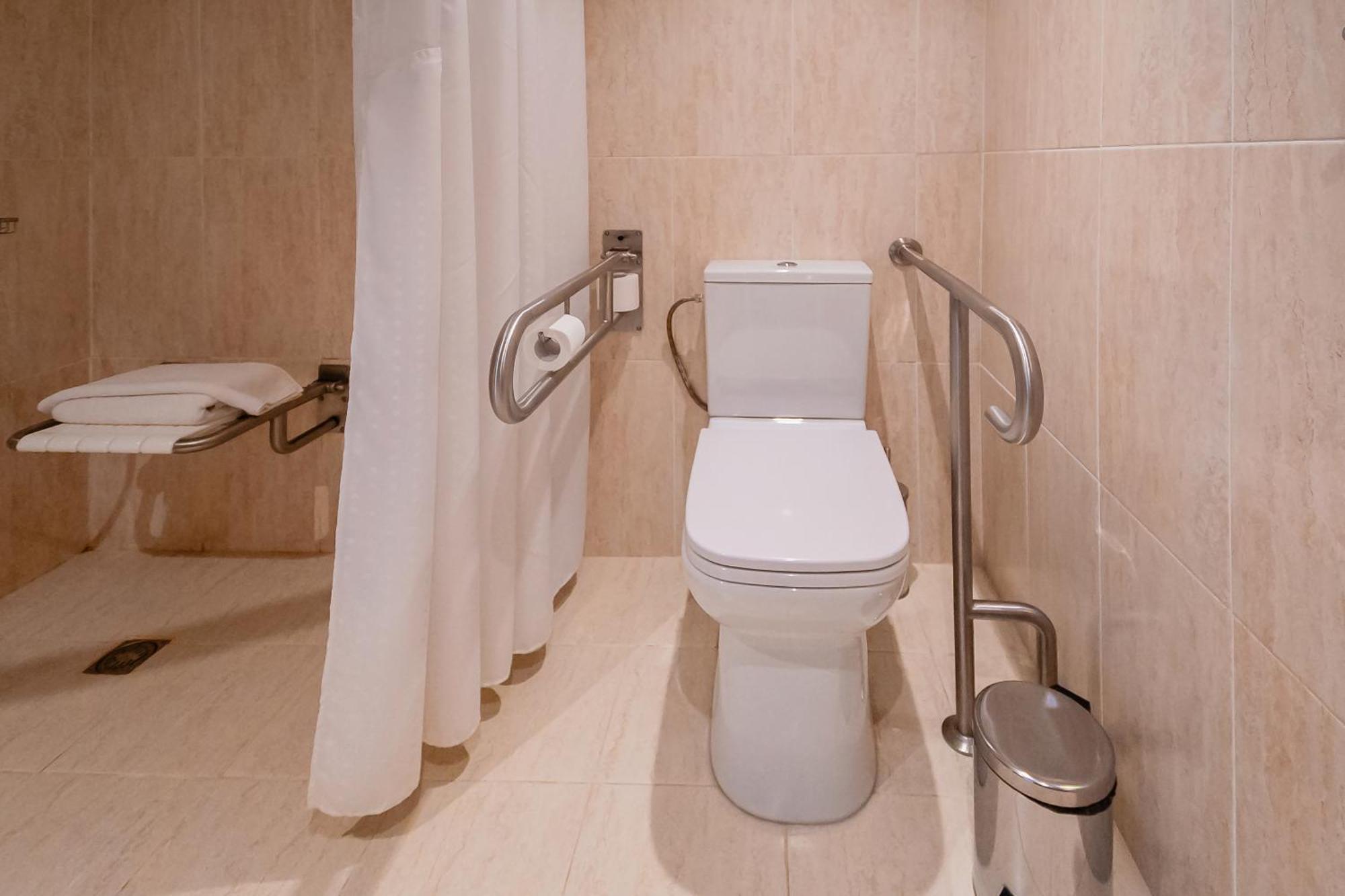 Holiday Inn Aktau By Ihg Exterior photo