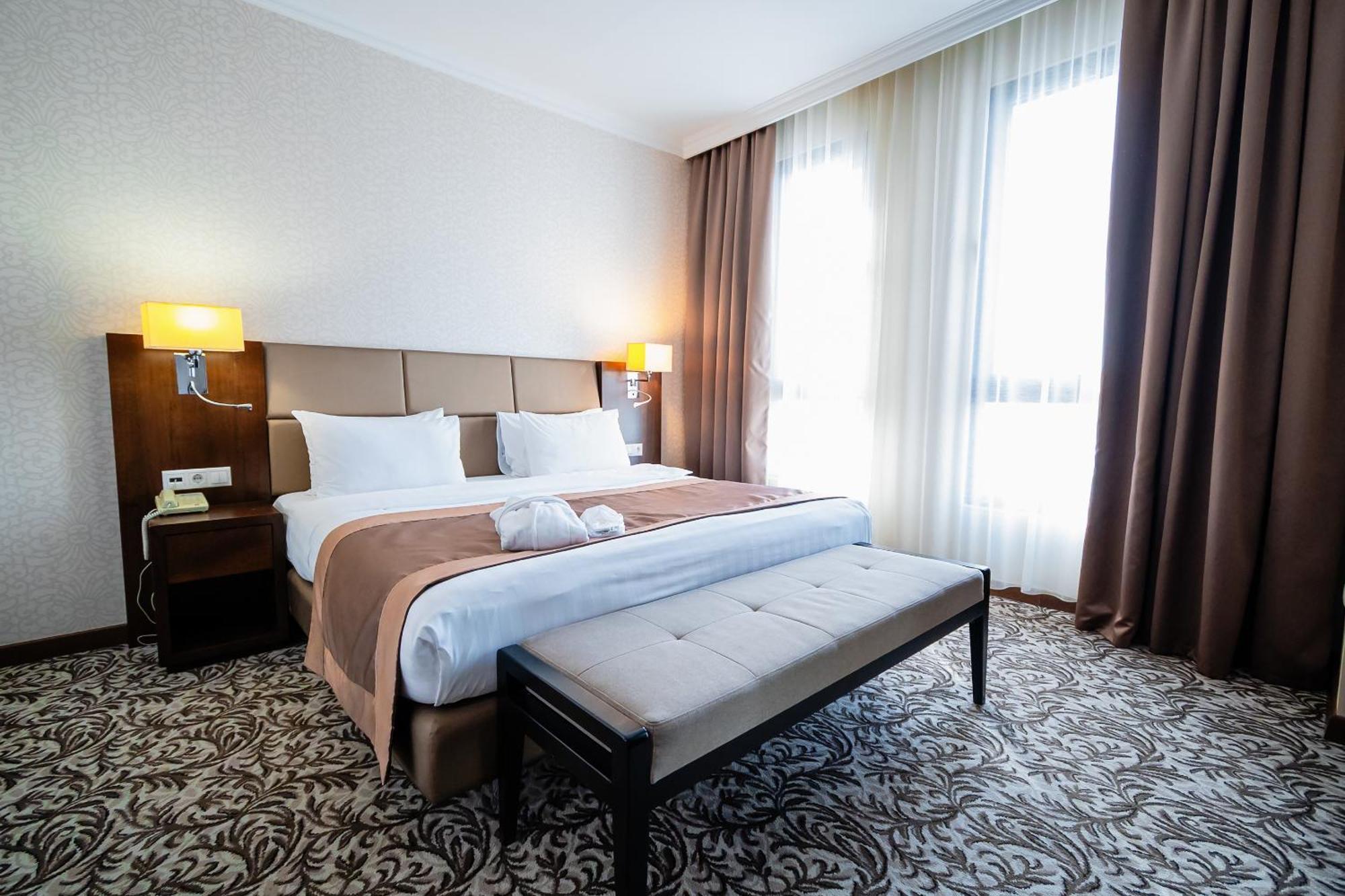 Holiday Inn Aktau By Ihg Exterior photo