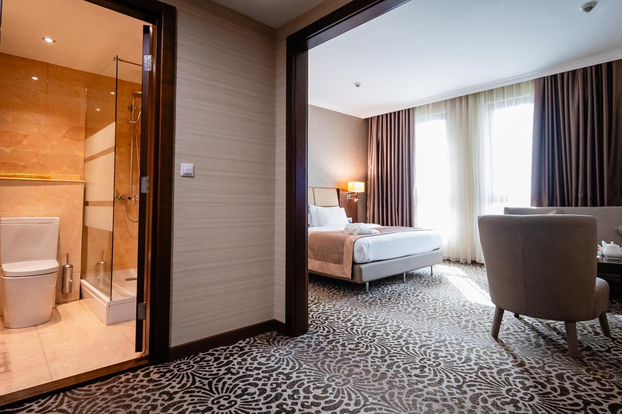 Holiday Inn Aktau By Ihg Exterior photo